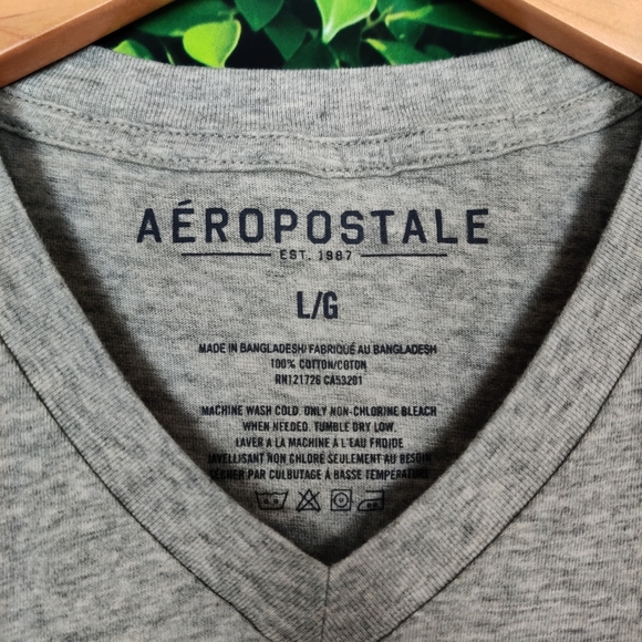 Aeropostale Grey V-Neck T-Shirt - Picture 3 of 3